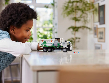 LEGO Technic: Camión de residuos Mack LR Electric